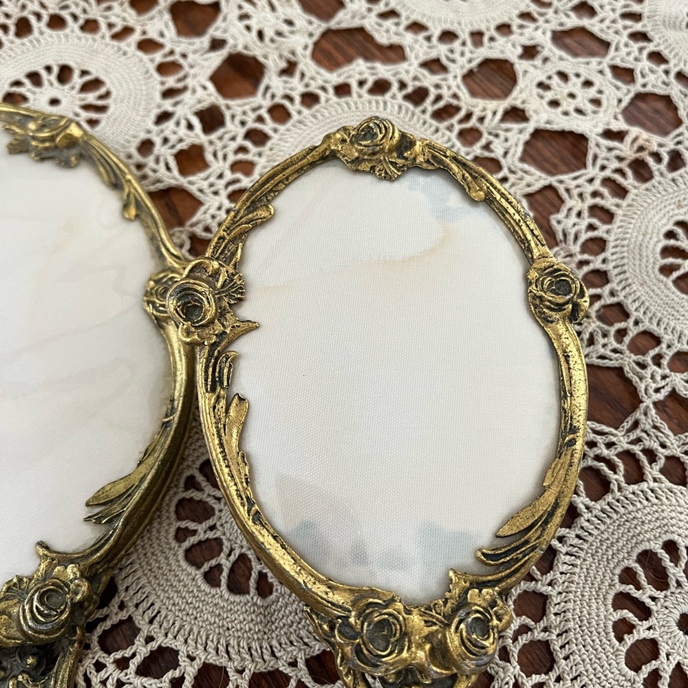 Vintage mirror, brush, comb set - Picture 3 of 16